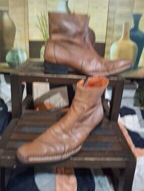 Robert Wayne Tan Leather Chukka Boots